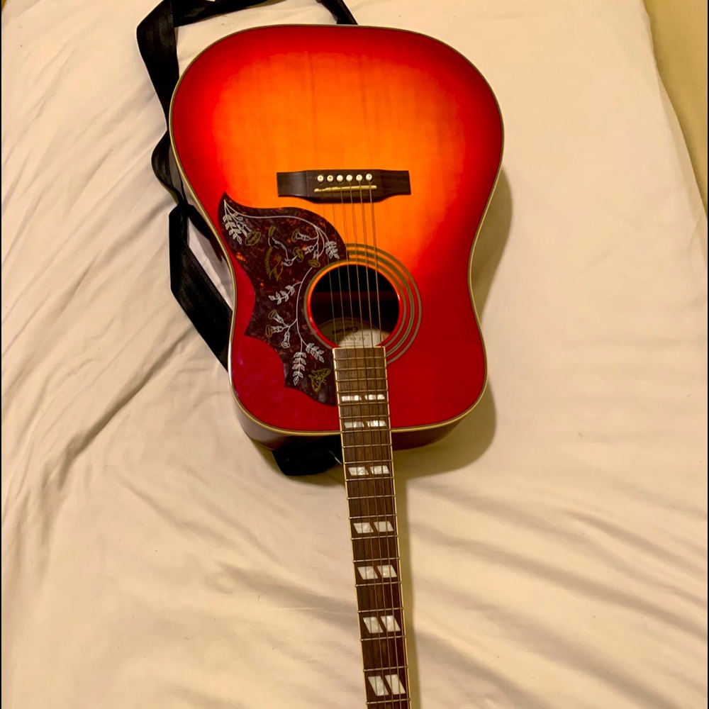 Epiphone Hummingbird 2009 Wood made stylish guitar